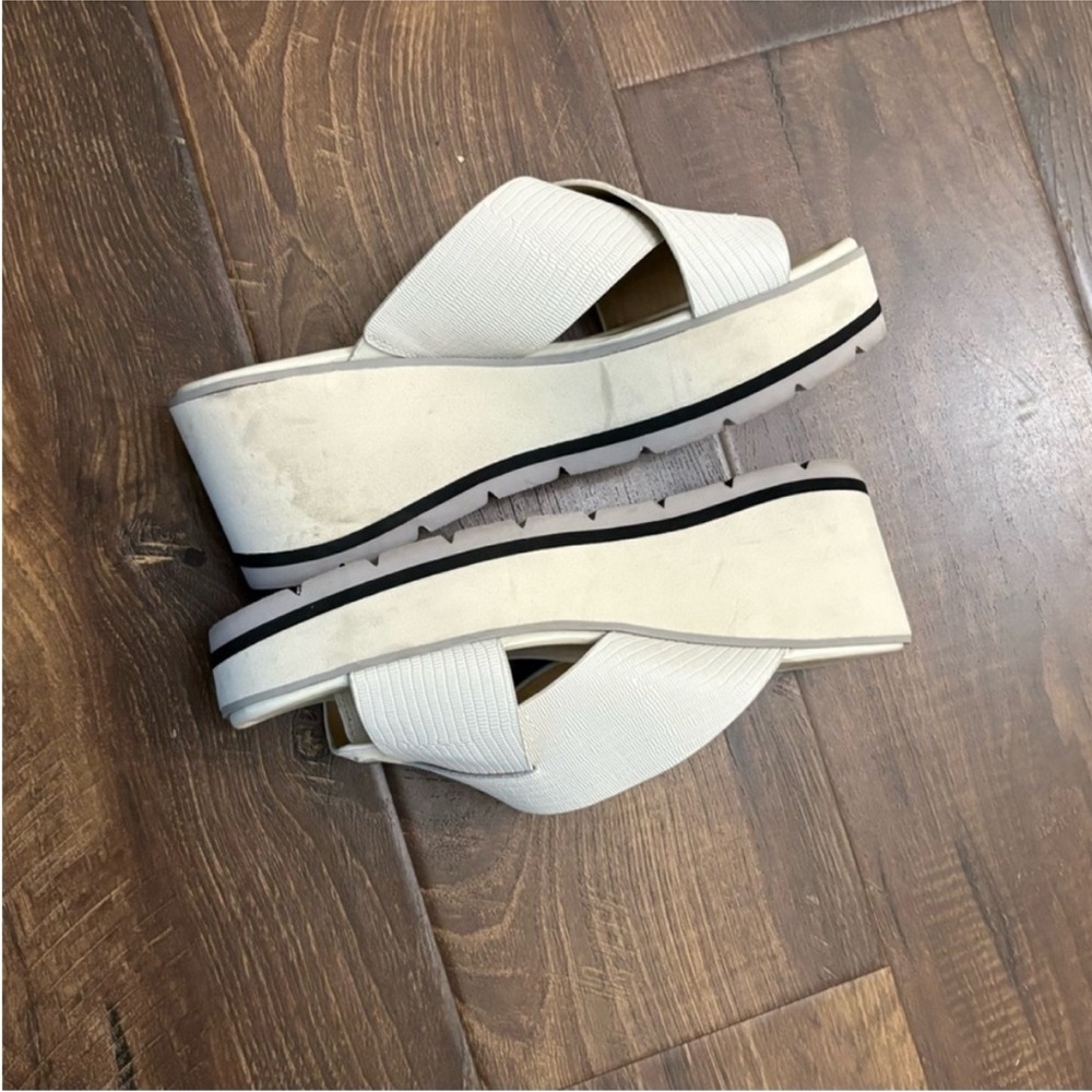 Donald J. Pliner Women's White Slide Sandals - Picture 3 of 7